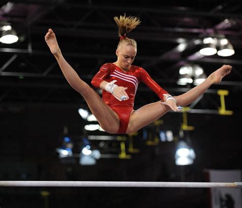 Nastia Liukin Gymnastics Poses Gymnastics Pictures Artistic