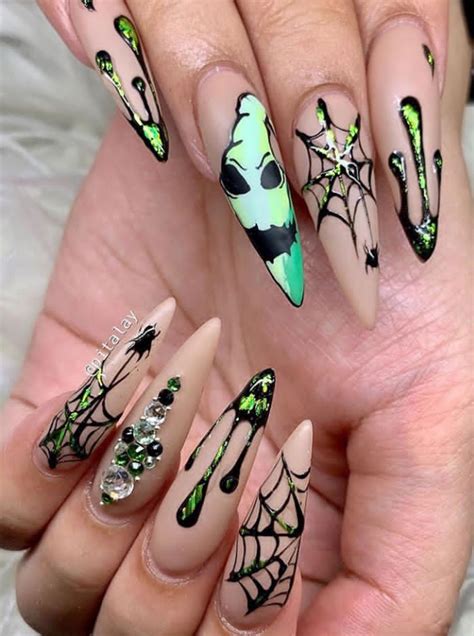 Spooky But Chic Halloween Nails Design Spider Web Nails Design