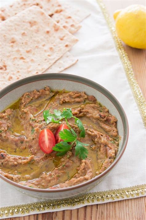 Show loved ones how important they are by delivering a decadent breakfast in bed while they relax and start the day slowly. Middle Eastern Bean Dips : Ful Medames