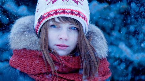 Wallpaper Women Blue Eyes Red Snow Winter Color Girl Beauty