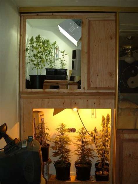 If you want to make it look like it's not too obvious, you can make use of your old divider, filing cabinet, or even toolbox. Grow Boxes are Stuff Stoners Like