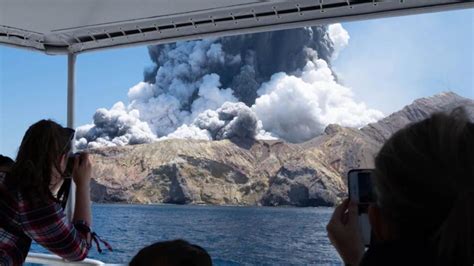 Viele Tote bei Vulkanausbruch in Neuseeland - auch Deutsche verletzt