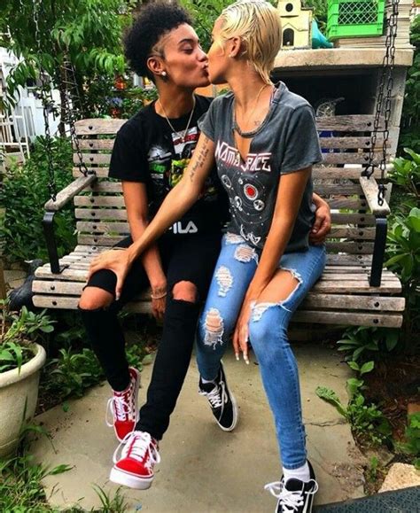 Pin By Julie Pourpre On Amours Saphiques ♀️ ️♀️ Cute Lesbian Couples Black Lesbians Lesbian