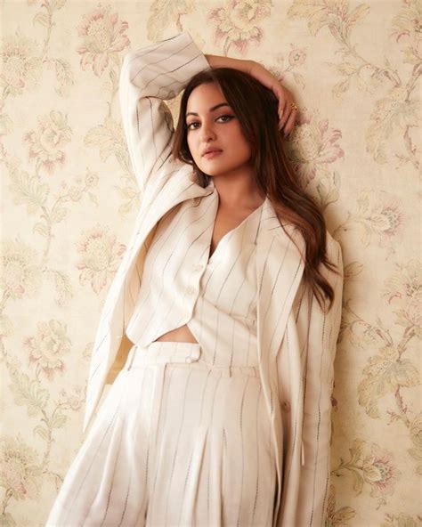 Sonakshi Sinha Birthday Special Times The Dahaad Actress Amazed Us With Her Fashion Picks News18