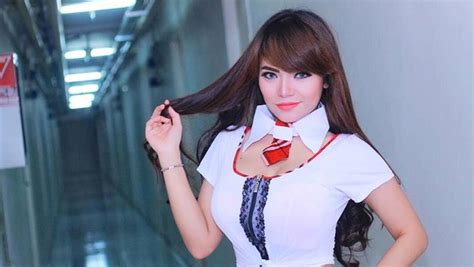 7 Potret Seksi Dinar Candy Yang Mengaku Diminta Bugil Simic Indosport