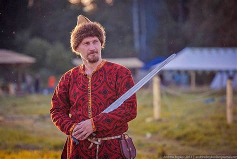 Medieval Slavic Costume Of Ancient Russia Иллюстрации Фотографии