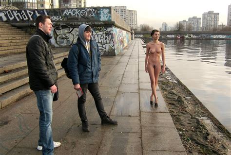 Naked Girls On The Promenade Photos Porn