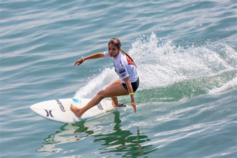 Supergirl Pro Showcases Womens Surfing In Oceanside Photos