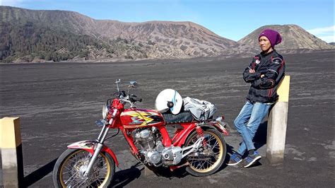 / prewedding dengan motor cb :. Perjalanan Ke Gunung Bromo Dengan motor CB - YouTube