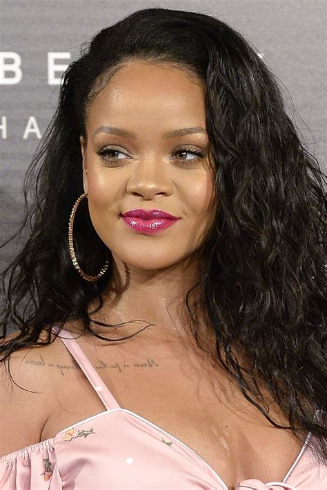 Lots Of Lip Rihanna Wearing Fenty Beauty Products Popsugar Beauty