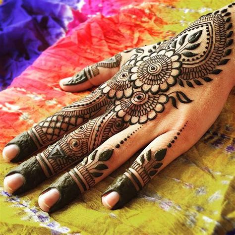 20 Henna Love Designs