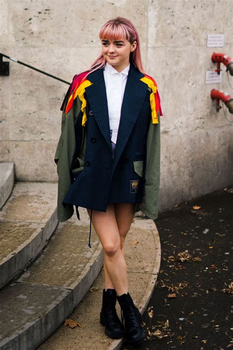 Maisie Williams Au Défilé Sacai à La Paris Fashion Week 20 Mars 2019