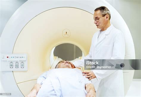 Persiapan Pasien Foto Stok Unduh Gambar Sekarang Ahli Radiologi