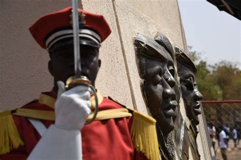 Burkina Faso Unveils Corrected Thomas Sankara Statue Bbc News