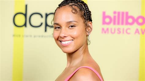 Alicia Keys Is A Natural Beauty In Stunning Selfies You Need To See