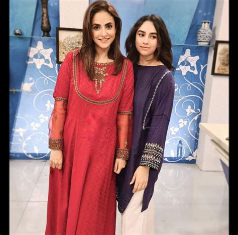 Nadia Khan Latest Pictures With Her Daughter Reviewitpk