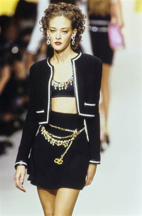 Pin By Bj On Chanel Runway Fashion Runway Outfits 90s Runway Fashion