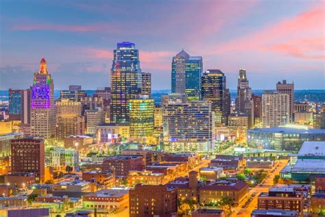 Whether you're traveling for business or to relax, browse our kansas city hotels and suites, and book with our best price guarantee. 5 Best Neighborhoods in Kansas City for Singles & Young ...