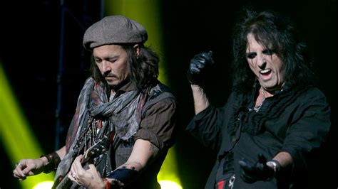 Am 10 jun 2020 veröffentlicht. فرقة جوني ديب الموسيقية Hollywood Vampires