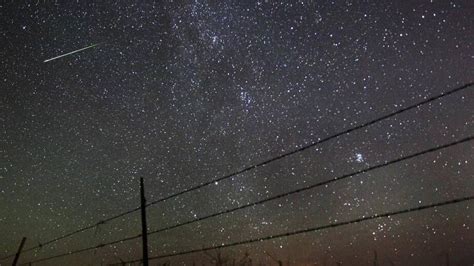 Pieces Of Halleys Comet Will Streak Across The Night Sky This Week