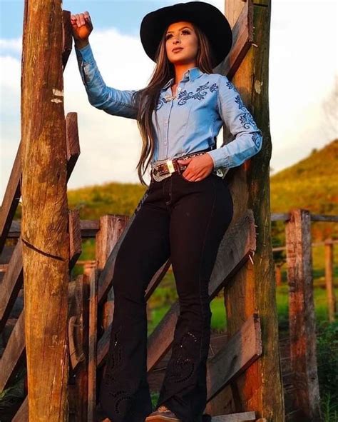 pin de keyla rivera 👢👑 em cowgirl moda country feminina estilo country feminino look cowtry