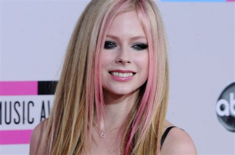 Avril Lavigne On Hello Kitty Music Video I Love Japanese Culture