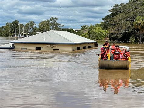 Australia Thousands Evacuate As Floods Worsen In Queensland And New