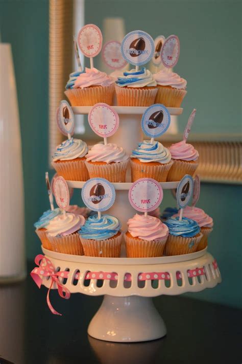 Touchdowns or Tutus: Baby Bacon Gender Reveal! | Gender reveal cupcakes, Baby reveal cupcakes ...