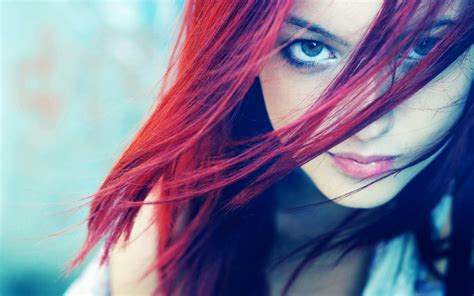 обои лицо женщины Рыжая модель портрет длинные волосы Красный Фотография Синий черные