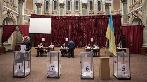 Участник второго тура местных выборов в кривом роге дмитрий шевчик (слуга народа) отреагировал на свое поражение. Сколько украинцев пойдут на местные выборы и за кого будут ...
