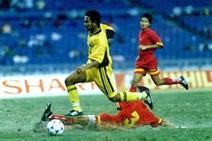 He is well known for his finishing ability and good technique. DUNIA BOLA SEPAK: Mengenang kembali zaman Akmal Rizal