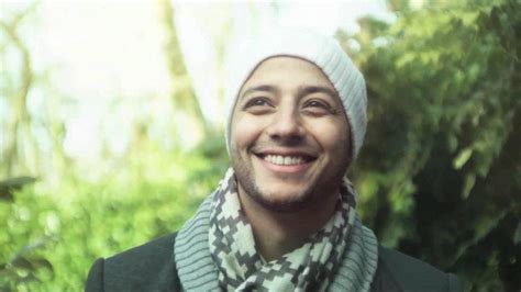 Maher Zain Sings For Mother About Islam