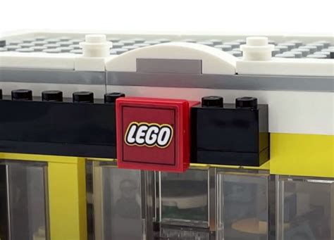 Lego Brand Store 40528 First Look The Brick Post