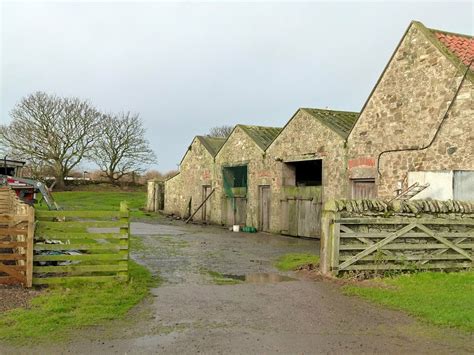 St Coombs Farm Farmyard © Alan Murray Rust Cc By Sa20 Geograph