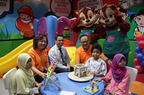 The hospital was equipped with a computerised system and all administrative work and transactions would go through. (L-R) ; Datin Nancy Liew,Managing Director of Marrybrow ...