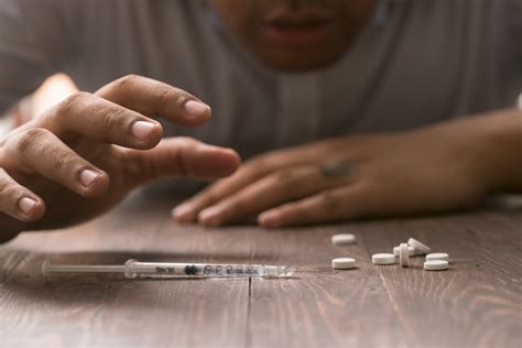 4 Reasons Why Young People Start Abusing Drugs Lifestyle Mirror