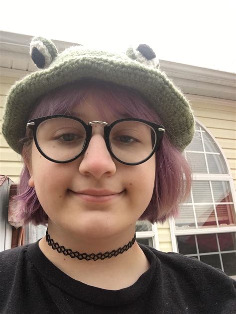 I Legit Wanna Relapse So Bad So Here’s Me In My Frog Hat That My Girlfriend Made Me God Please