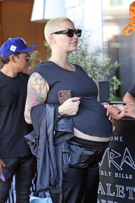 Amber Rose Pregnant Bump Ready To Pop Days Before Due Date Metro News