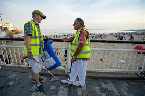 A Uk Beach In Bournemouth Was Left With 40 Tons Of Trash To Clean Up