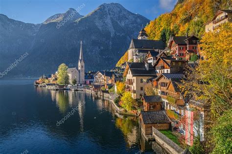 Hallstatt Mountain Village In Morning Light In Fall Austria — Stock