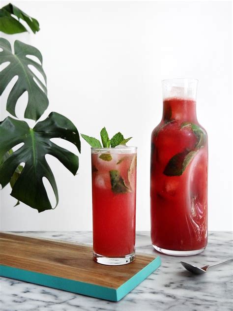 Hosting a cocktail party and out to impress? 6 Cocktail Recipes You Can Make In A Pitcher | Mint ...
