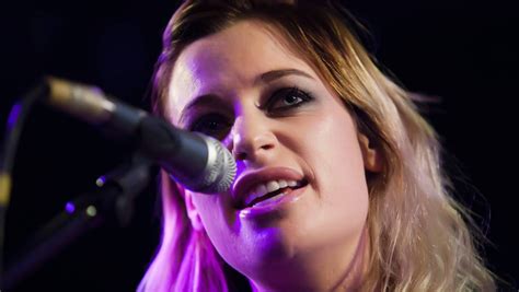 Gin Wigmore Lands In London Hospital With Mystery Illness Nz