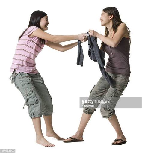 Young Teen Girls Wearing Flip Flops Photos Et Images De Collection Getty Images