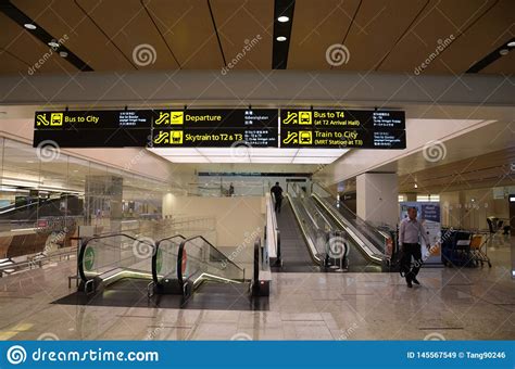 Int Rieur Du Terminal Dans L A Roport Singapour De Changi Image Stock