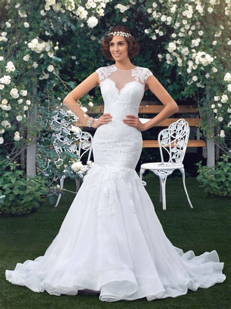 White Mermaid Tail Beach Wedding Dresses Plus Size Scalloped Lace