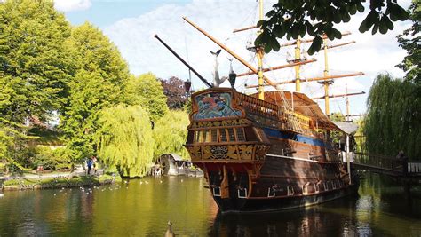 Kopenhagen Met Kinderen Pretpark Tivoli Of Bakken