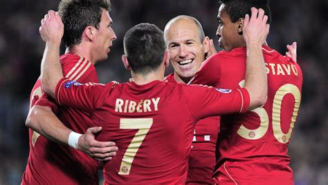 Manchester geht gleich sehr früh drauf. Champions League: Bayern brillieren in Barcelona und ...