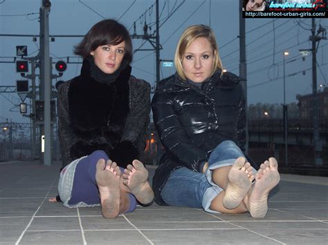 Foot Fetish Forum Alyssa And Valentina Filthy Soled In Cold Weather
