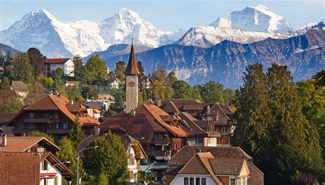 Il grigioni è il più grande cantone della svizzera ed è in questa zona che troviamo una delle località più. Oberhofen è il villaggio più bello della Svizzera | SiViaggia
