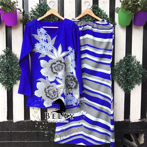 Batik lukis adalah proses pembuatan batik dengan cara langsung melukis pada kain putih. Mini Kurung Batik Lukis Kelantan (Biru) Size L | Shopee ...
